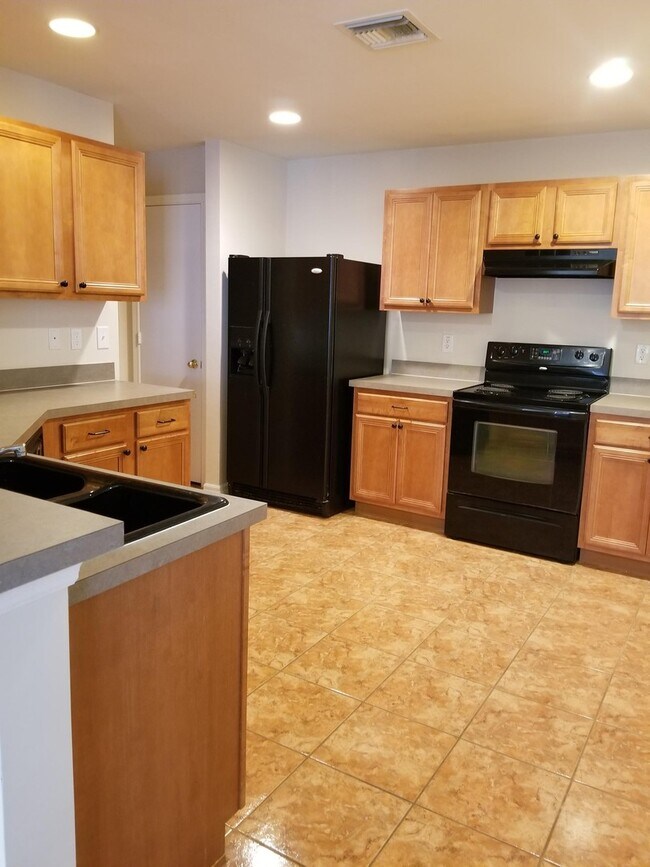 Foto del edificio - 2 Bed, 2 Bath Gated Community