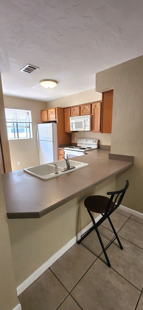 Foto del edificio - 2 Bed / 2.5 Bath End-Unit Townhome in Mill Run