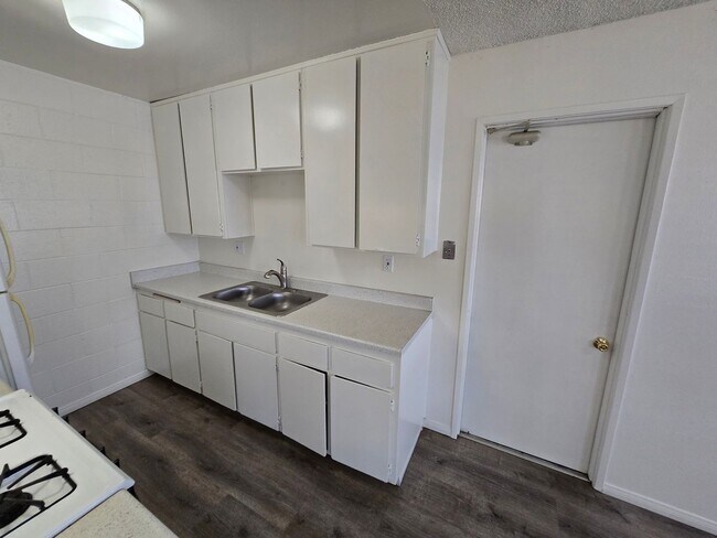 Foto del edificio - Upgraded National City 4-Br. + 2-car Garage