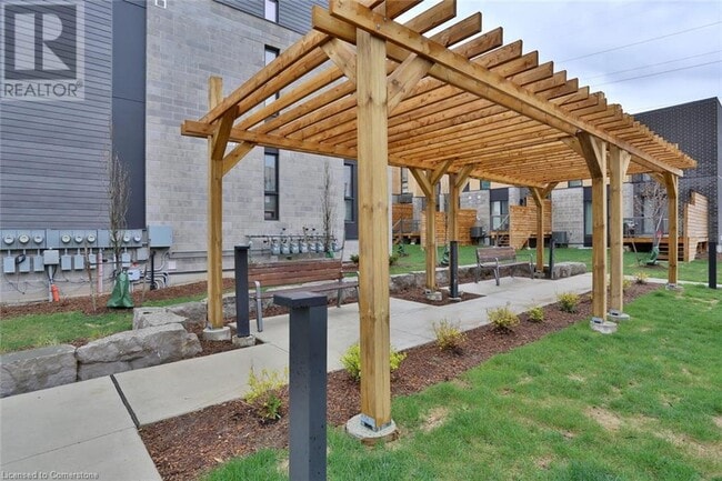 Photo du bâtiment - 261 Woodbine Ave