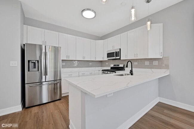 Building Photo - 4157 S Prairie Ave