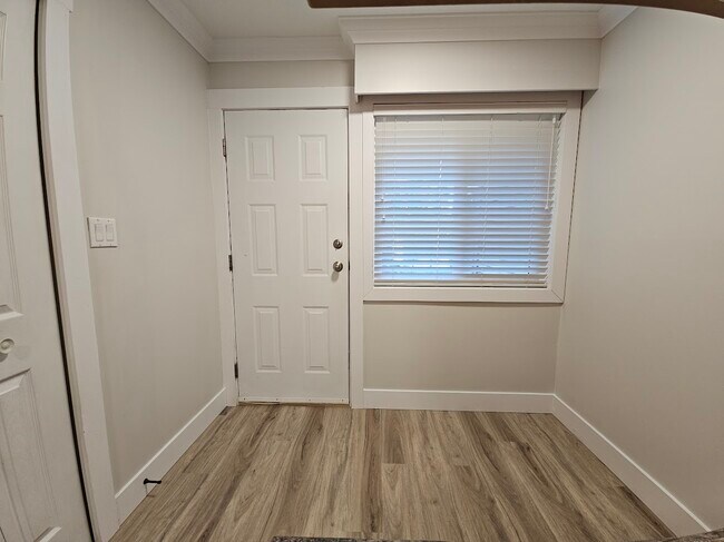 Photo du bâtiment - 9705 McNaught Rd