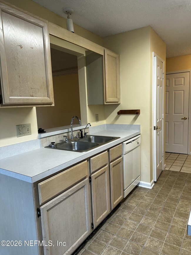 Building Photo - 10942 Houndwell Way