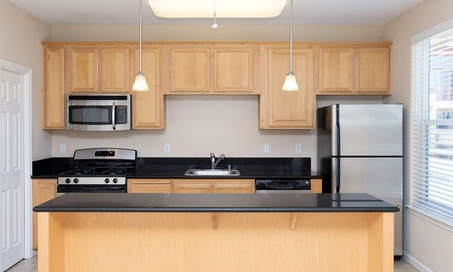 Building Photo - 3840 Martina Dr #205