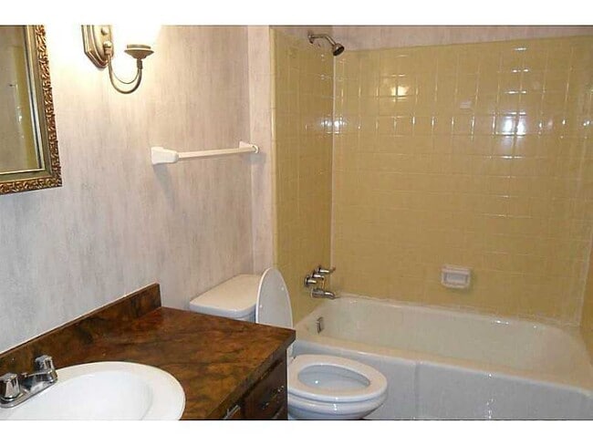 Foto del edificio - Newly Renovated Stunning House for Rent 4 ...