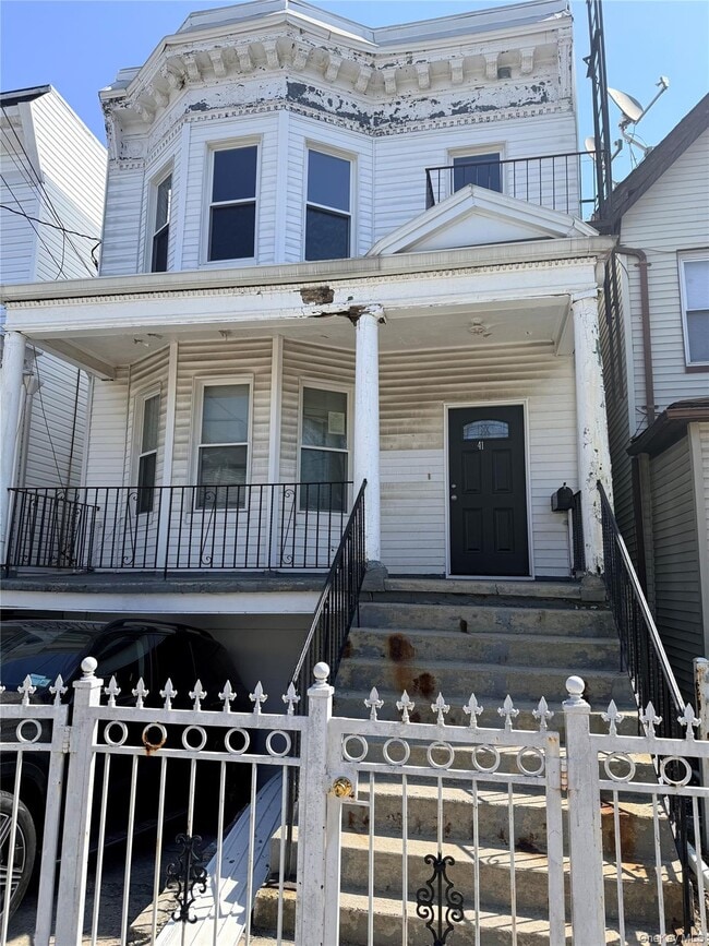 Building Photo - 41 S 12th Ave