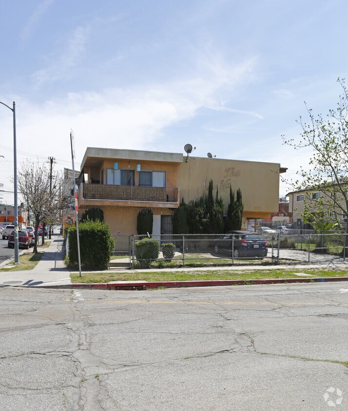 Building Photo - 2920 James M Wood Blvd