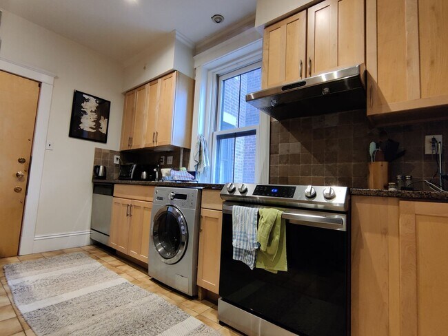 Foto del edificio - Central Brookline Location, Parking Includ...