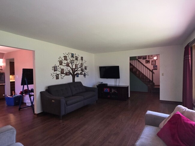 Building Photo - Updated 4 bedroom home in Merton