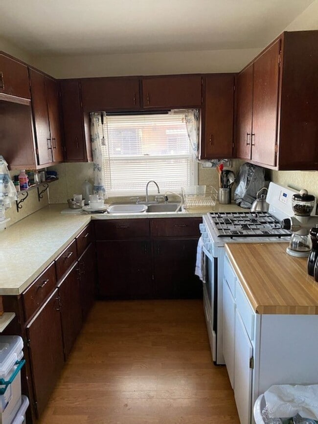 Building Photo - Spacious 2-Bedroom Home with Garage