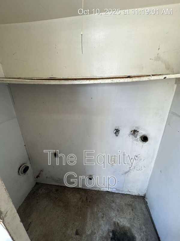 Foto del edificio - 2837 W Walnut Ave