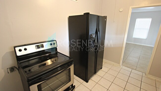 Foto del edificio - Beautiful 2 bedroom 1 bath apartment home ...