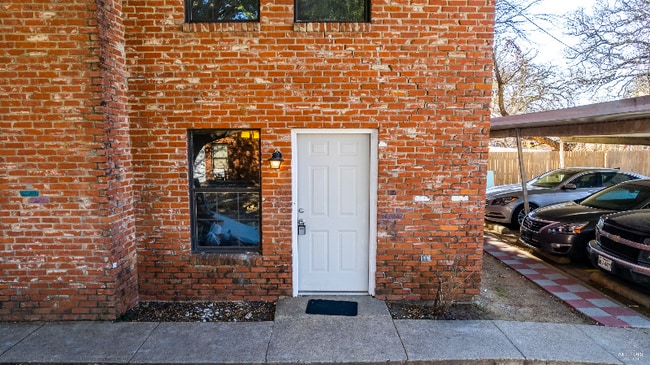 Building Photo - 210 Rolston Rd