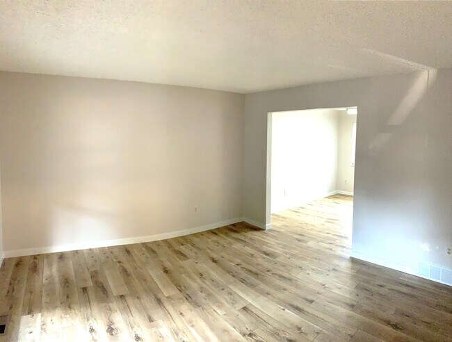 Foto del edificio - 108 Kimball Ave