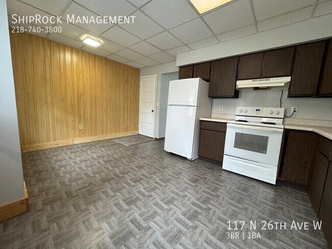 Building Photo - 117 N 26th Ave W