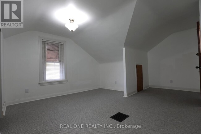 Building Photo - 148 Victoria Ave N