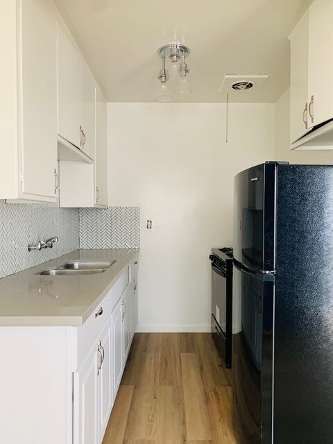 Building Photo - 632 Parkman Ave