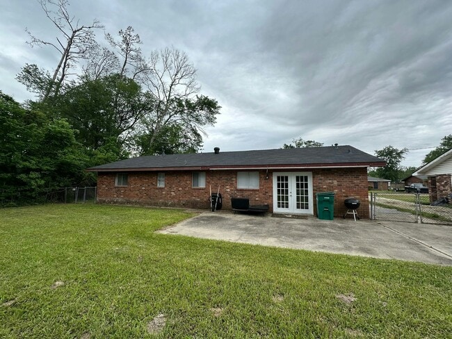 Building Photo - 2222 N Rose Park Ave