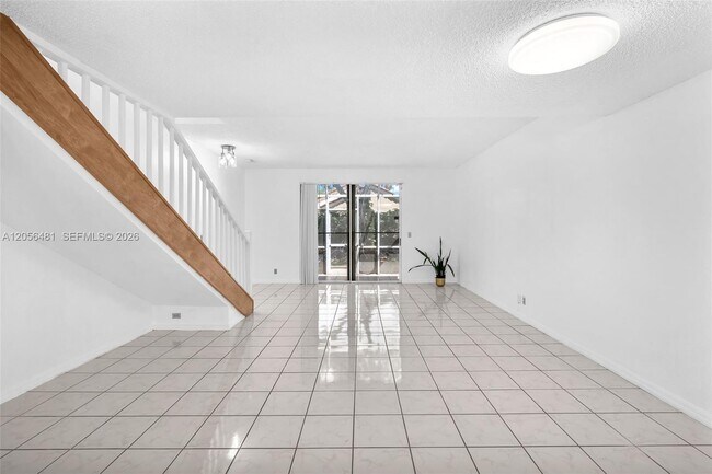 Building Photo - 800 Sorrento Dr