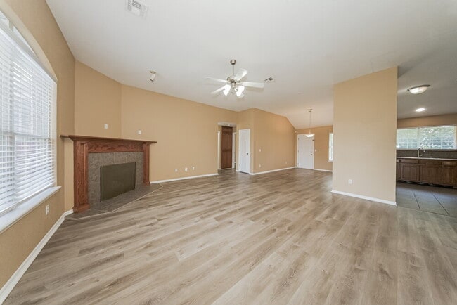 Building Photo - 2321 Fruitful Dr