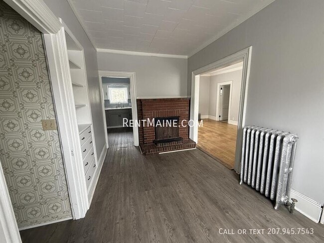 Building Photo - 120 Center St