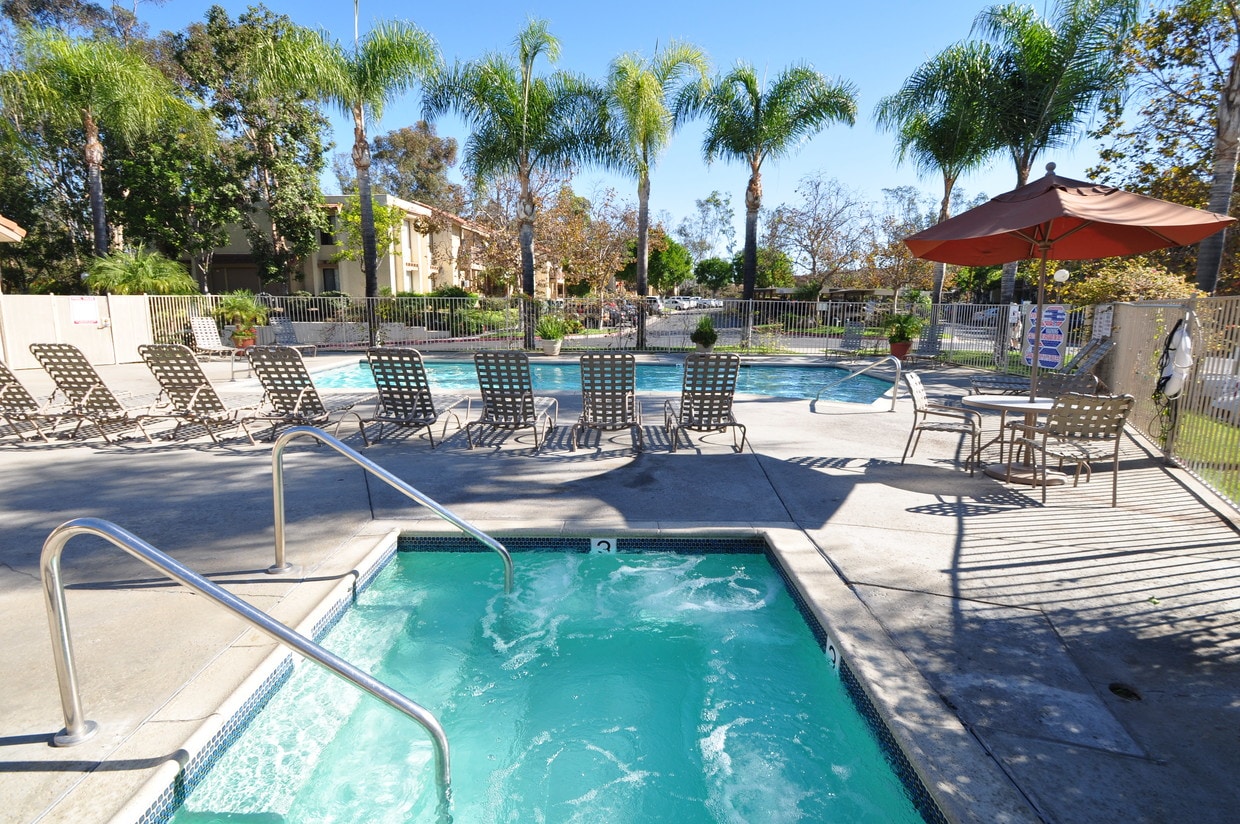 Primary Photo - Country Club Villas