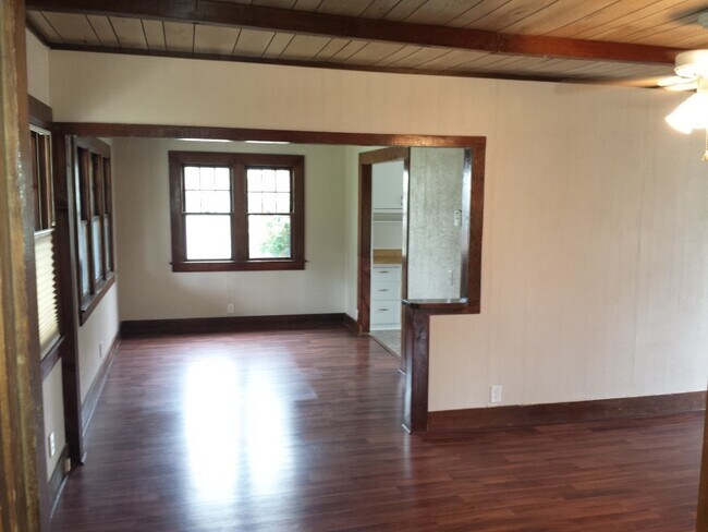 Foto del edificio - Country Charm Just Minutes From Town! MOVE IN SPECIAL $400 FIRST MONTH RENT