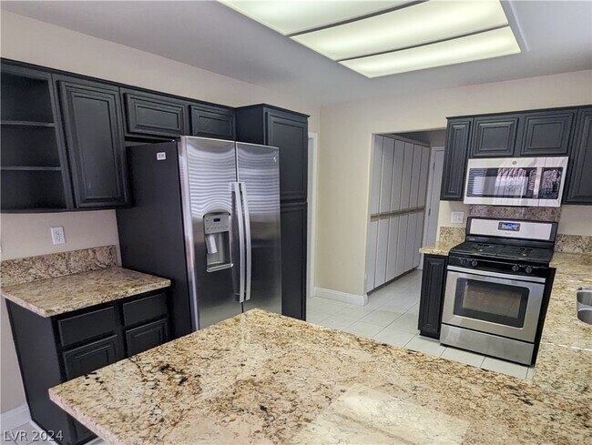 Building Photo - 9828 Rosamond Dr