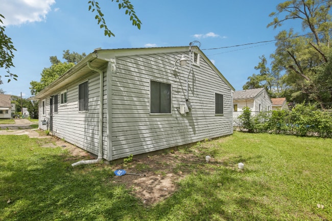 Building Photo - 10000 Stahelin Ave