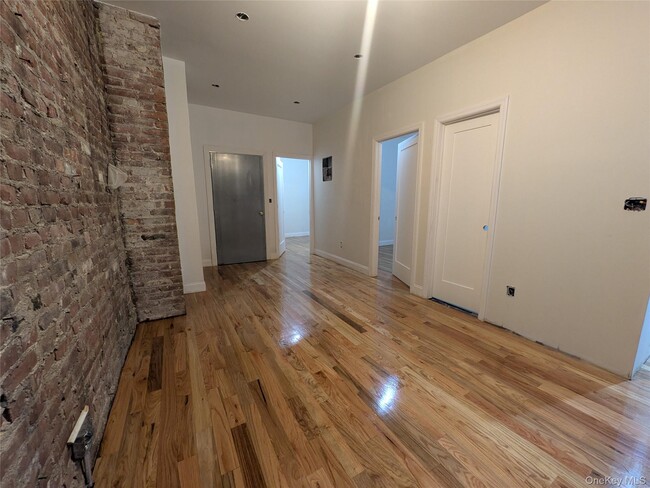 Building Photo - 104-44 42nd Ave