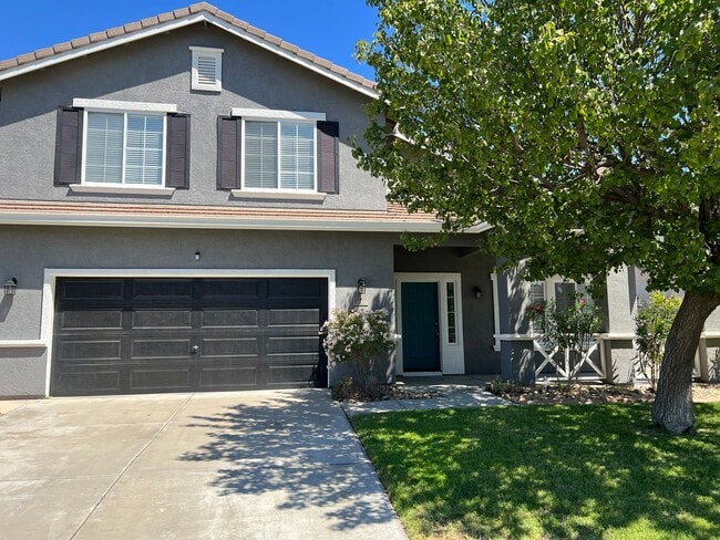 Foto del edificio - Large 4 bedroom located on a well maintained court!