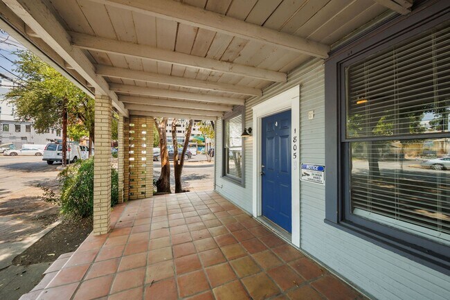 Building Photo - AVAILABLE AUGUST: Prime Location - 3 BR / 1 BA home located in Downtown and Walk to UT