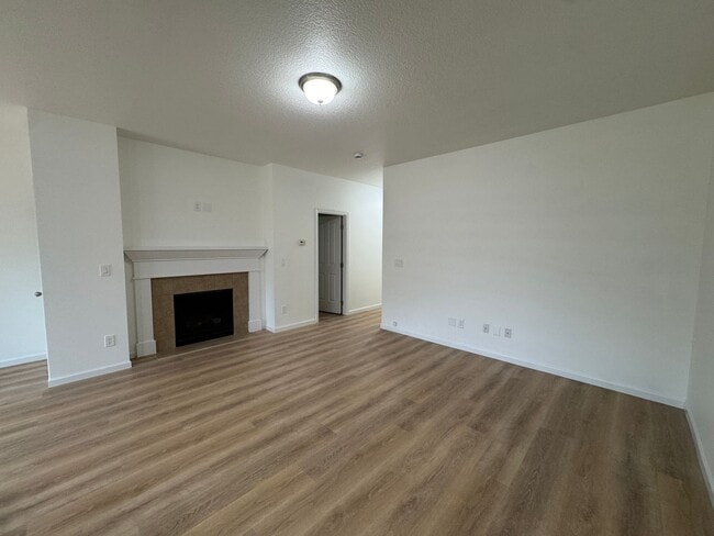 Building Photo - 3 Bedrooms | 2.5 Bathrooms | 1-Car Garage