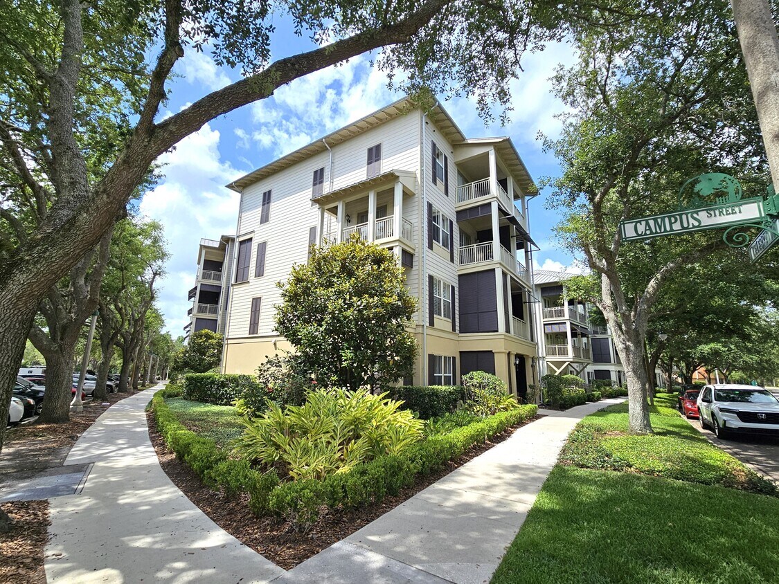 Primary Photo - 620 Campus St