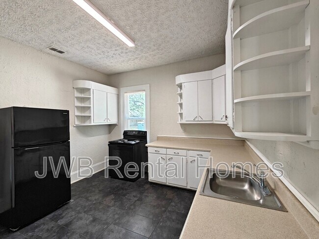 Building Photo - 3013 Dignan St