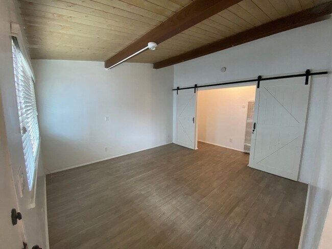Foto del edificio - 2 Bedroom/1 Bathroom - Isla Vista