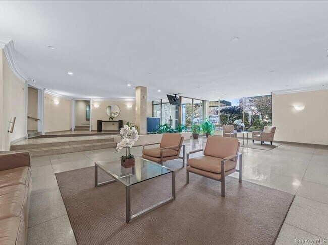 Foto del edificio - 100-25 Queens Blvd