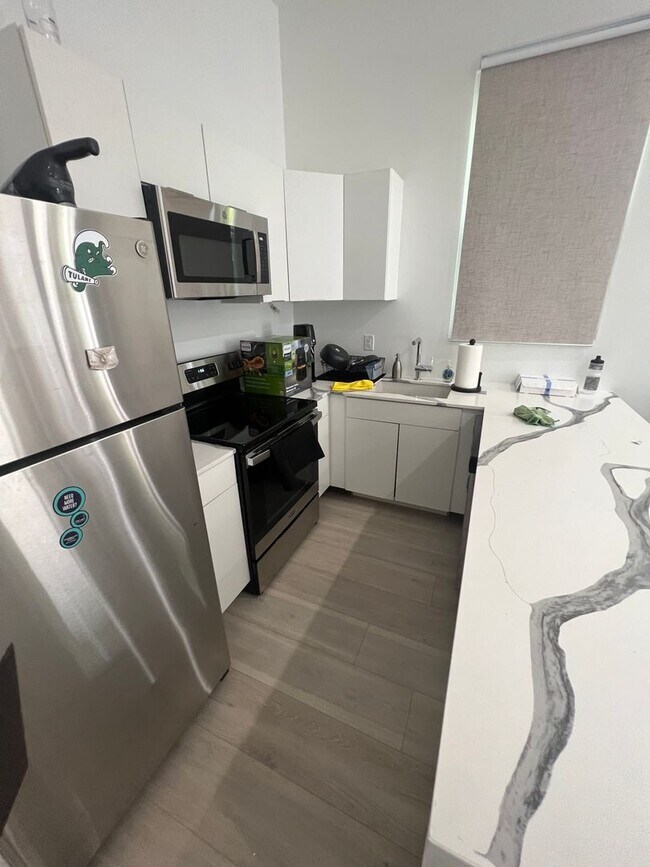 Photo - New Renovated 5bd/2ba Near Campus with Sha... Townhome