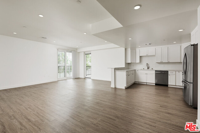 Building Photo - 4114 Vantage Ave
