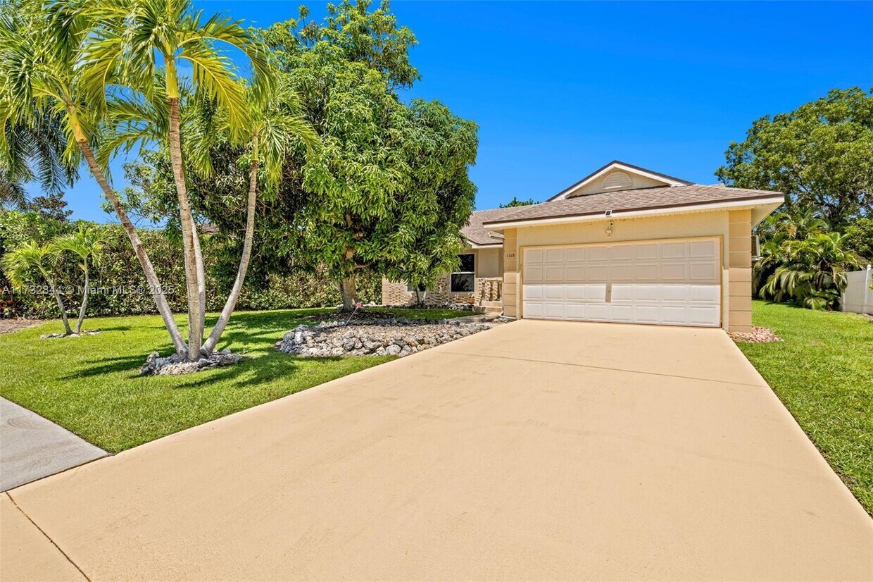 Foto principal - 1318 Bayport Ave