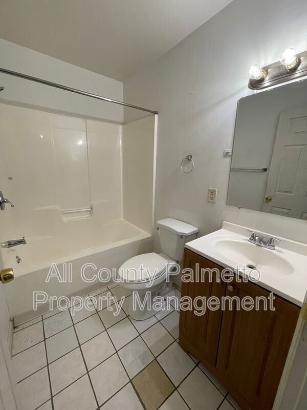 Building Photo - 204 A St