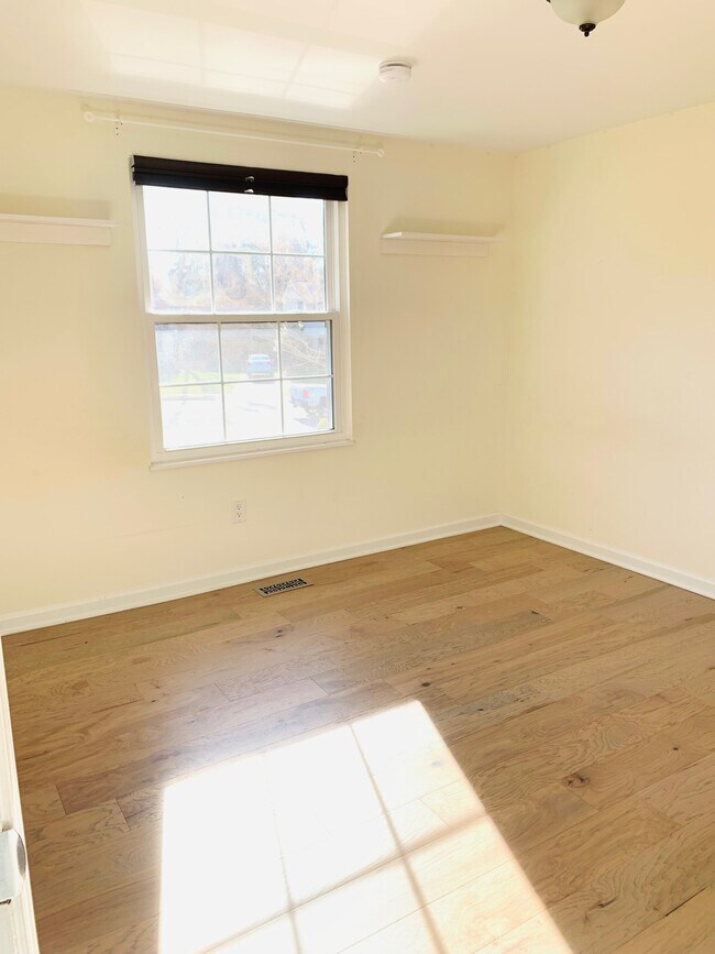 Building Photo - 9305 Kite St