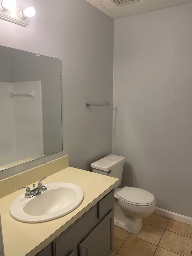 Foto del edificio - 2/1 Townhome close to shopping