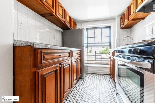 Building Photo - 63 1st Pl