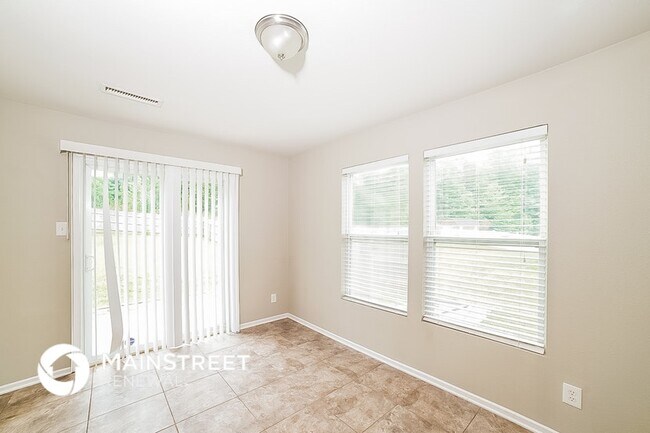 Foto del edificio - 5458 Fairway Forest Dr