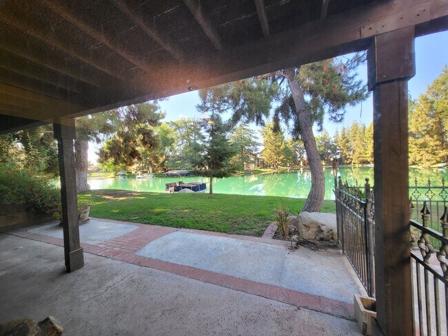 Foto del edificio - 4147 Pinewood Lake Dr