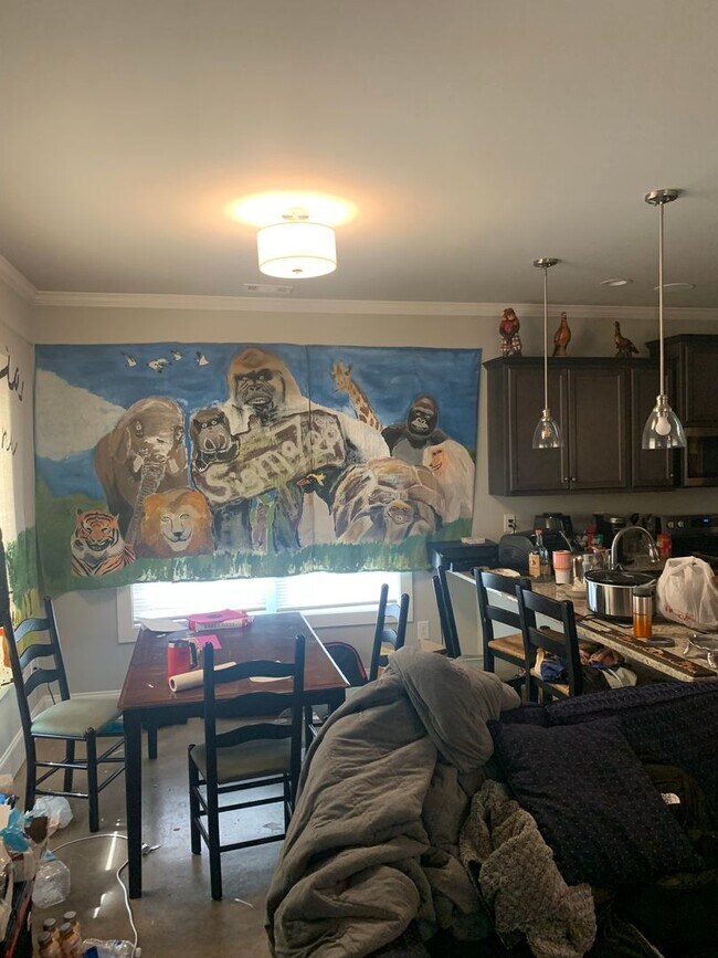 Foto del edificio - Four Bedroom Near Downtown Available for P...