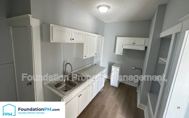 Foto del edificio - 1688 Glenview Ave