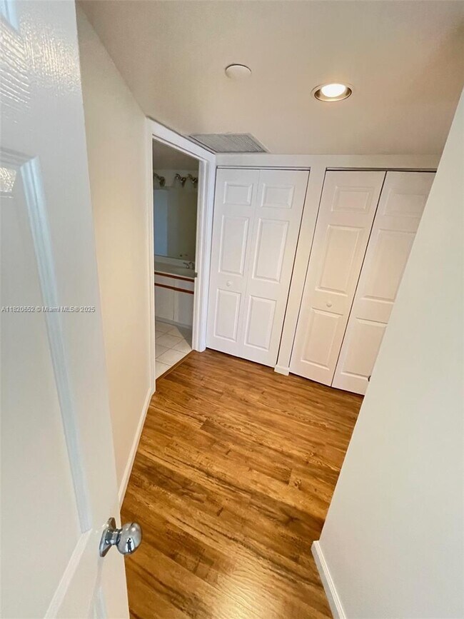 Foto del edificio - 3530 Mystic Pointe Dr