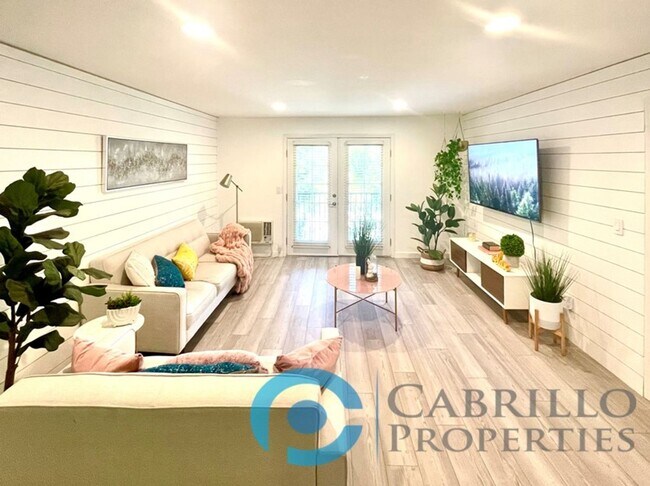 Building Photo - Move-in Special: $500 Off the First Month!...